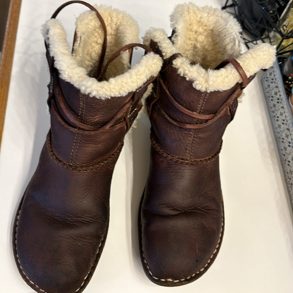 Brown & Tan Uggs in Very Good Shape to Keep Your Footsies Toasty & Fashionable